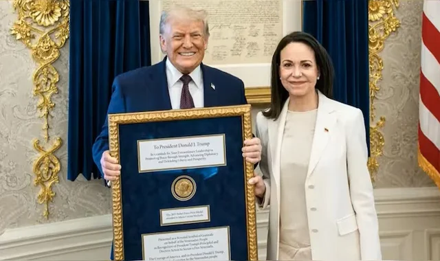 ট্রাম্পকে নিজের নোবেল দিলেন মাচাদো