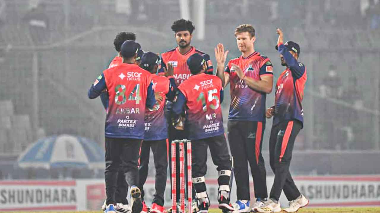 দেশ গড়তে খালেদা জিয়ার দেখানো পথেই এগিয়ে যেতে আহ্বান বিশিষ্ট নাগরিকদের