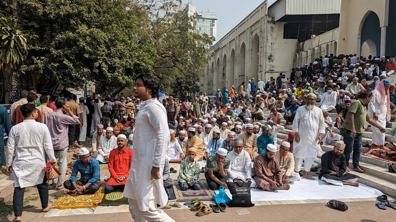 রমজানের প্রথম জুমায় জাতীয় মসজিদে মুসল্লিদের ঢল
