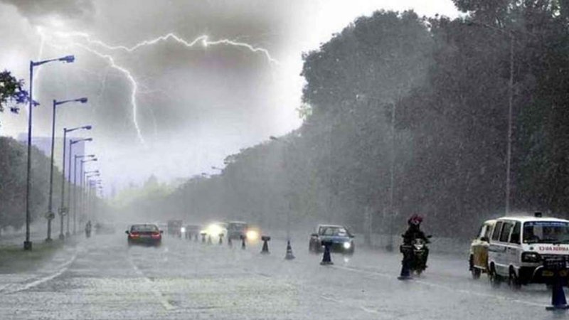 সারাদেশে বজ্রসহ ভারী বর্ষণের আভাস