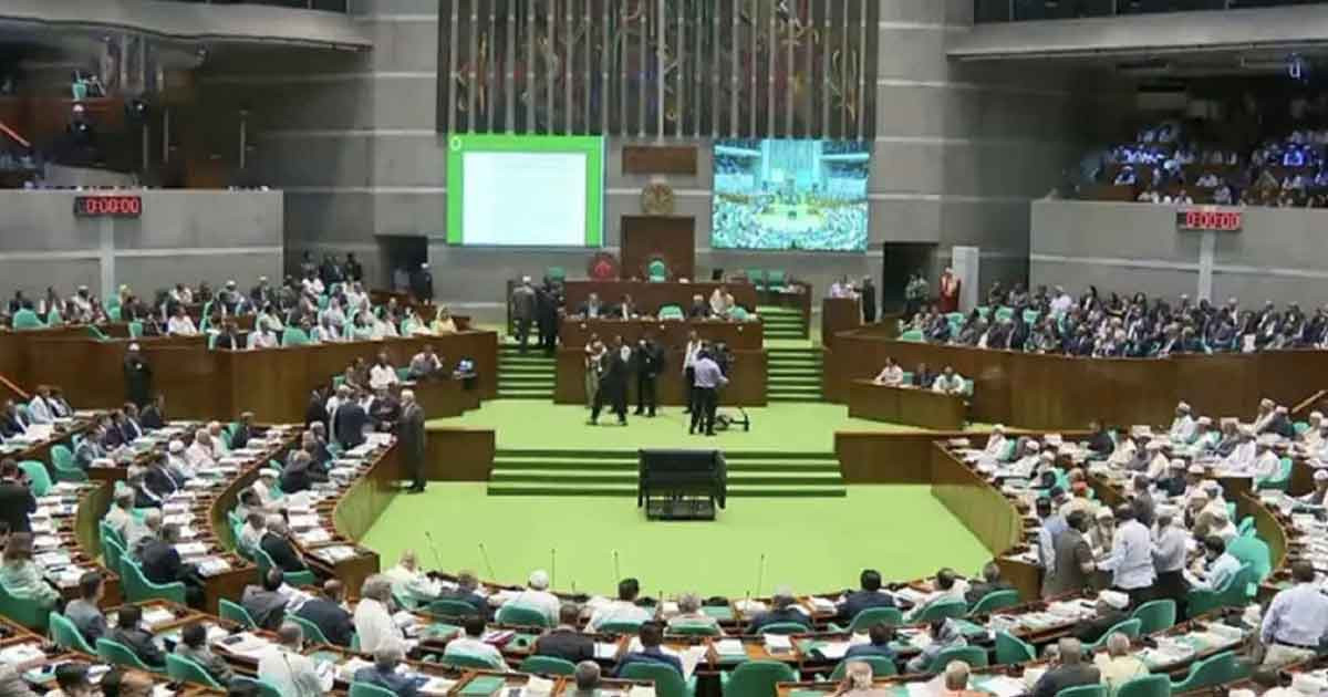 জ্বালানি তেলের দাম বেড়ে ব্যারেলপ্রতি ১২৬ ডলার ছাড়িয়েছে