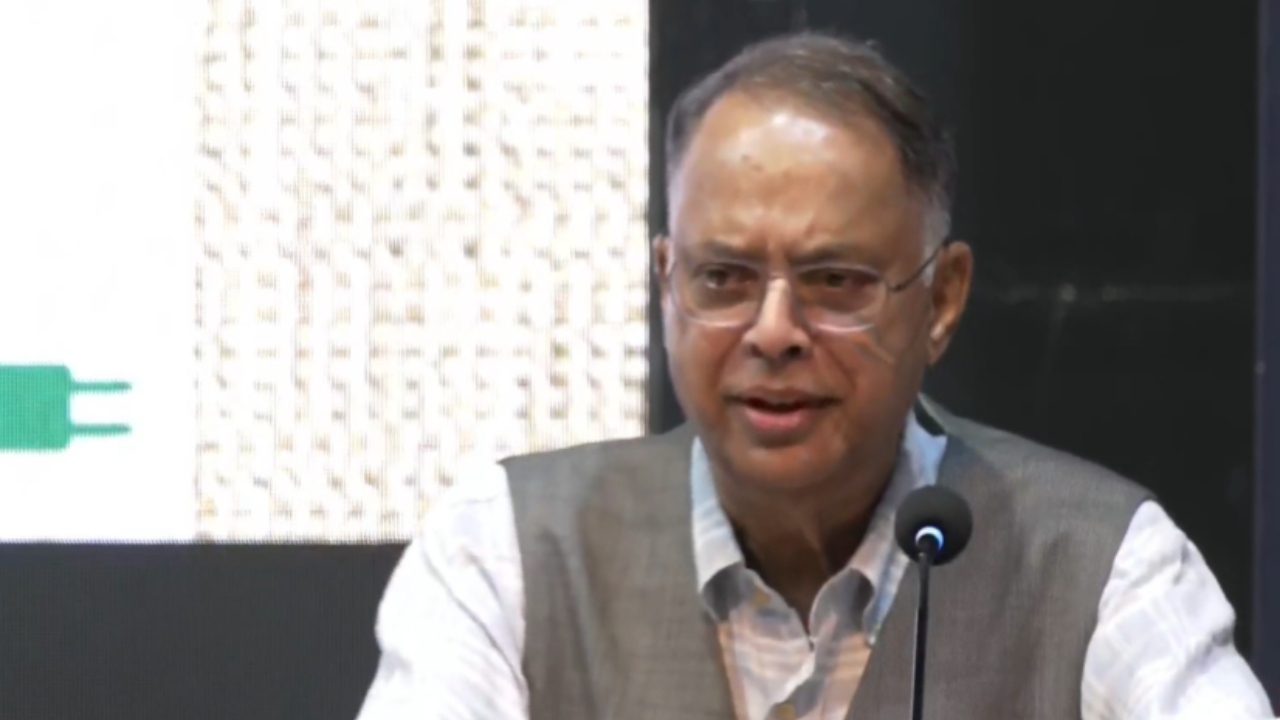 ইরানের জন্য ৬টি স্থলপথ খুলে দিল পাকিস্তান