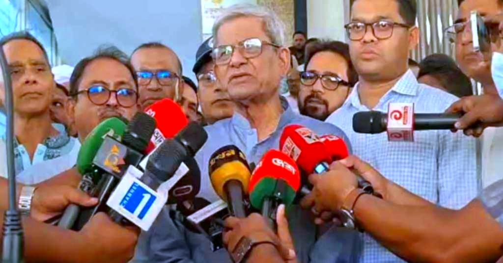 বিমানবন্দরে হারানো ব্যাগ ফিরে পেলেন প্রবাসী, প্রশংসায় ভাসছে আনসার সদস্যরা