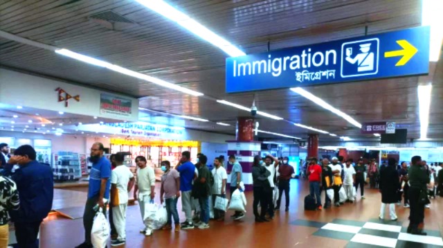 এবার অমিত শাহর পদত্যাগ দাবি করলেন ককরোচ জনতা পার্টির প্রতিষ্ঠাতা অভিজিৎ দীপ।